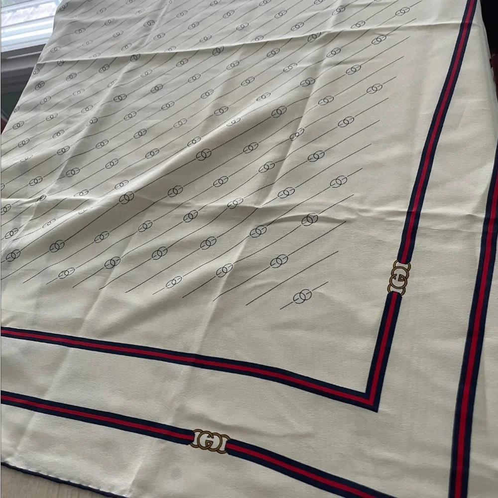 Gucci 100% Silk Scarf - Picture 2 of 10